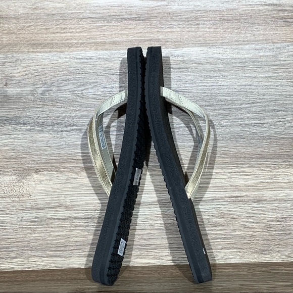 Sanuk Yoga Spree 4 Gold Metallic Flip Flop Sandal - Picture 5 of 9